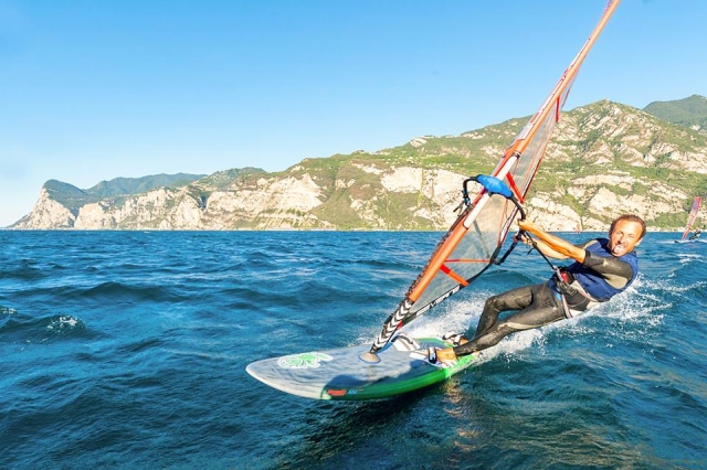 With windsurfing in the lake 