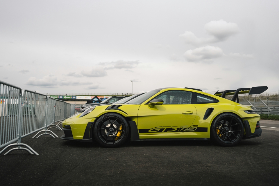  保时捷 911GT4 RS 3