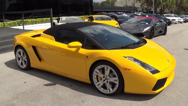 Lamborghini gialla