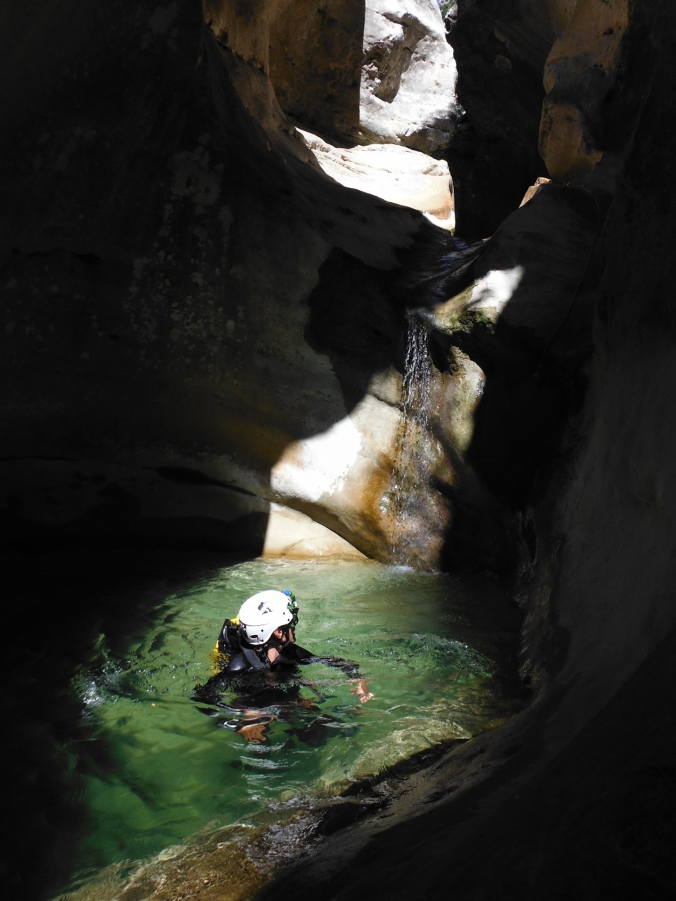  Eine Pause zum Schwimmen inmitten der Canyonwände 