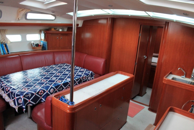  Sala de estar do barco 