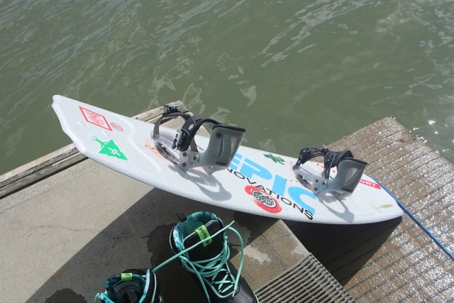 La tabla de wakeboard está lista 