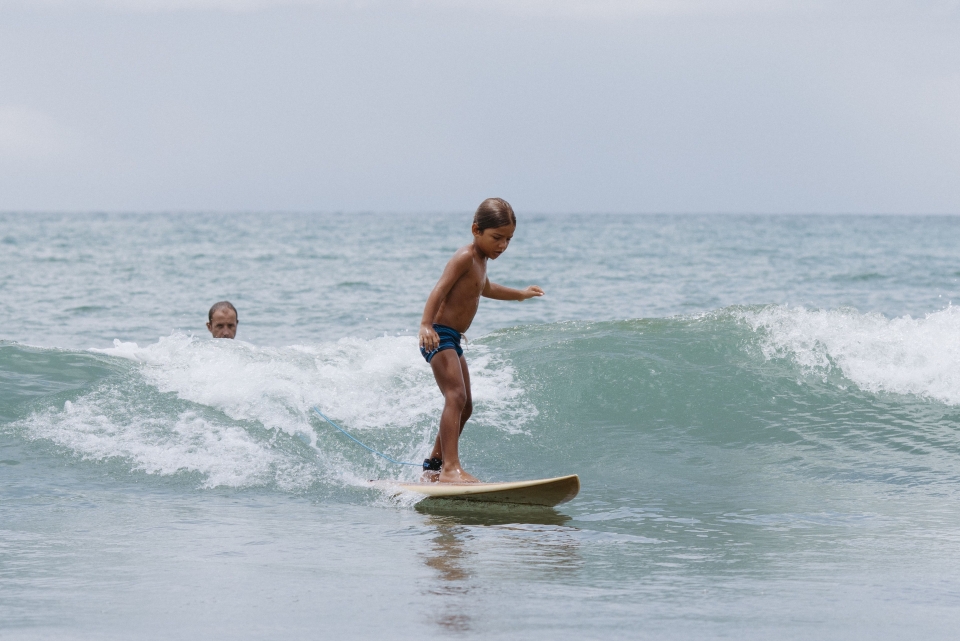 Imparando i primi movimenti sul surf