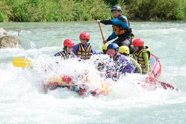  Rafting parmi les rapides 