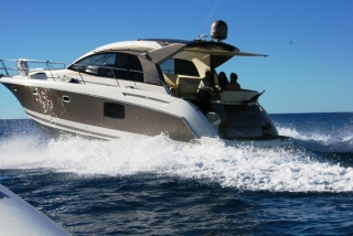 Jeanneau42+Skipper 4/9h alquiler de barco en la Riviera