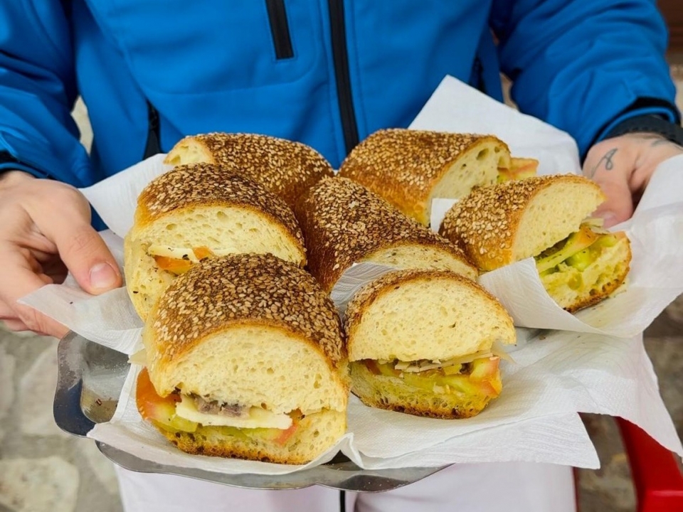  Tasting the typical products of Palermo on board 
