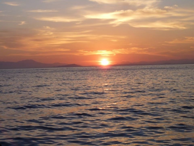 Sonnenuntergang über dem Meer 