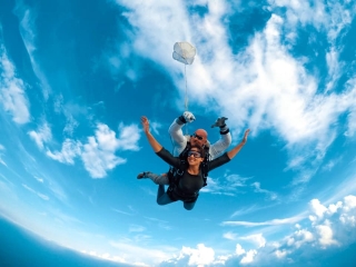 Video oder Foto des Fallschirmspringens am Flughafen F.Cappa 4000m
