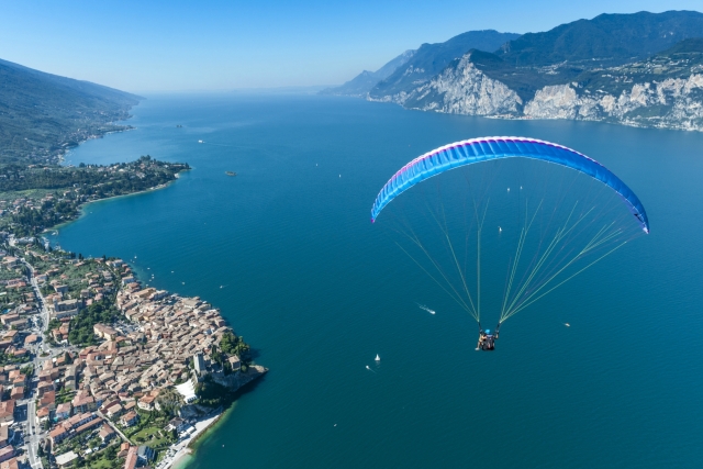 Wasser und Gleitschirmfliegen 