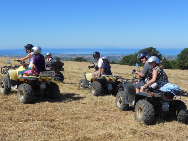  Nossos filhos crescem no Quad 