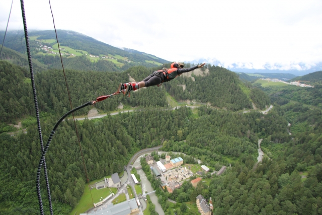  Jumping from Europabrücke 