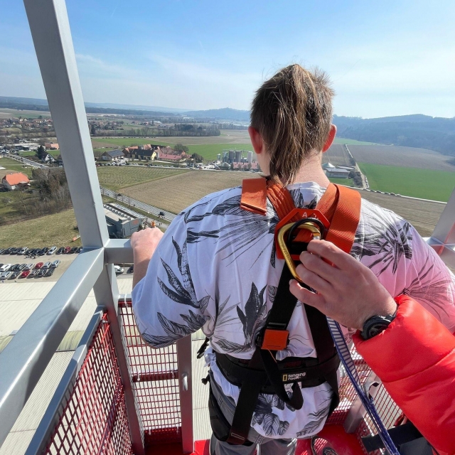  Ready to jump 
