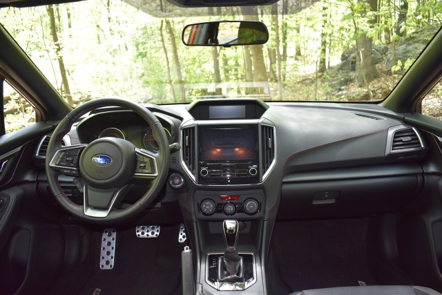  interior de Subaru 