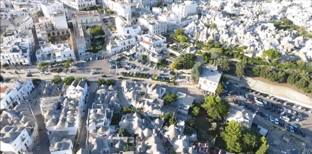 vista aerea su alberobello
