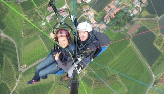 Photovideo acrobatic paragliding flight (10/15) Bolzano