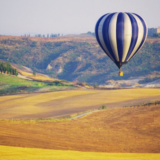 Volando sulle colline toscane