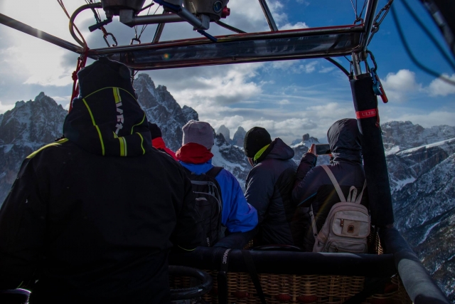  im Heißluftballon zwischen den Alpen 