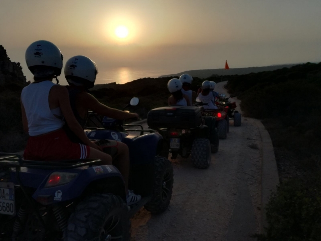 Al tramonto sul quad