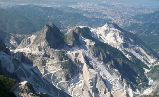 Helicopter tour over Versilia and the Apuan Alps 75 minutes