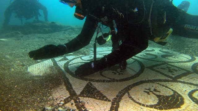  Entdecken Sie Schätze im Meeresboden 