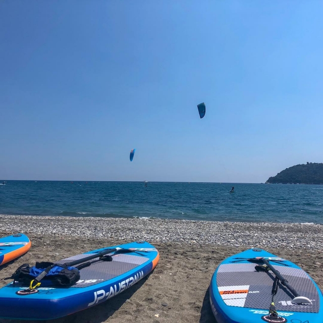  la plage et les tables 