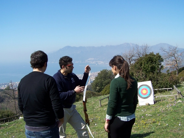  Excursão e atirou com o Arco perto de Salerno 