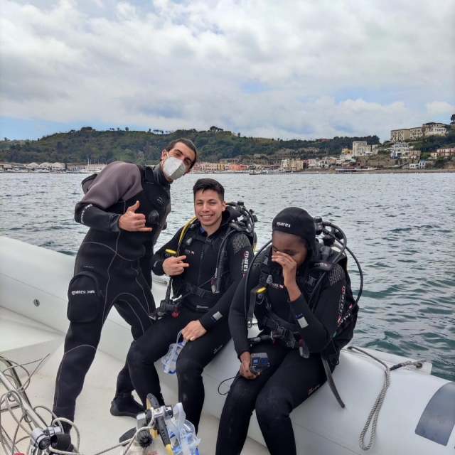  Before diving into the waters of Pozzuoli 