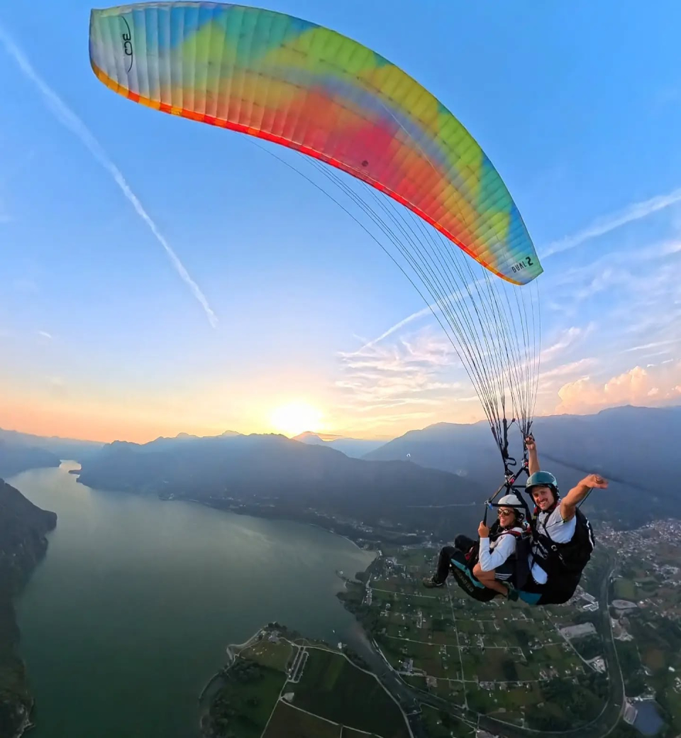  The incredible paragliding 