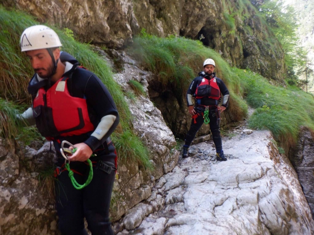  在尼罗河的岩石上