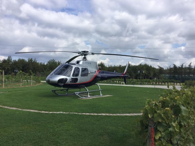  Hubschrauber geparkt 