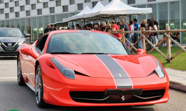  Ferrari na pista 