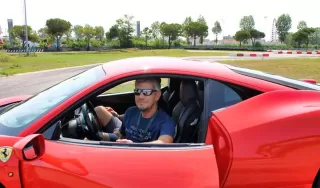 1 balade en Ferrari de 2 heures sur le circuit de Sarno