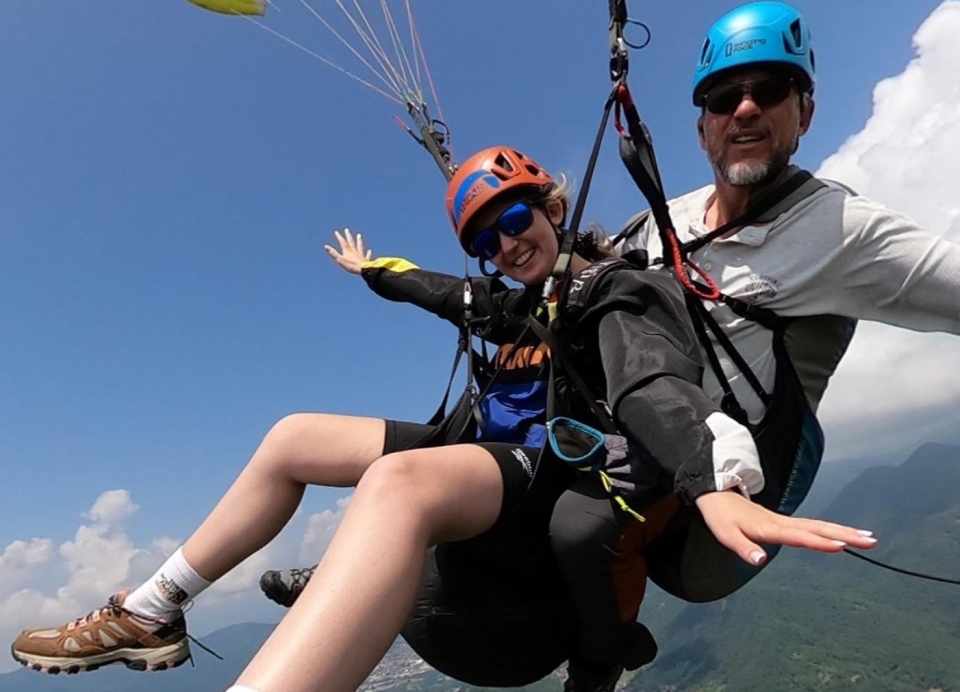  Paragliding 