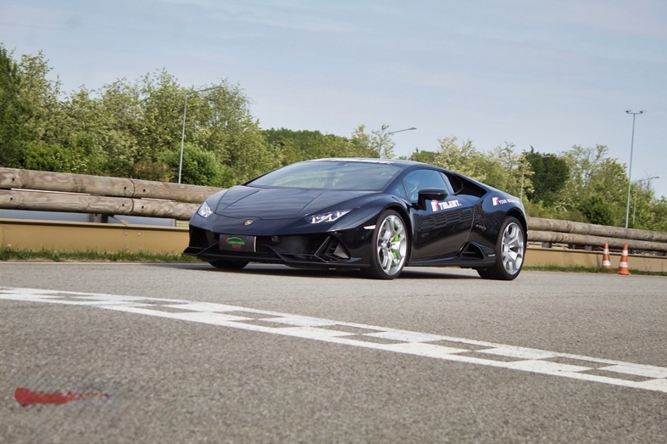  Lamborghini Huracan 3