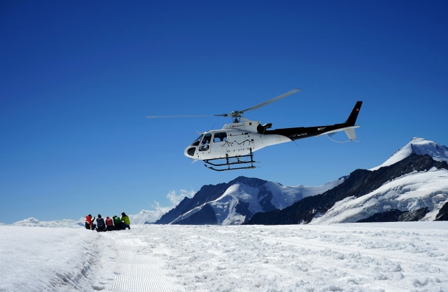  Helicóptero na neve