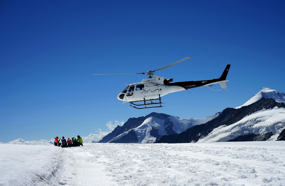  Helicóptero na neve