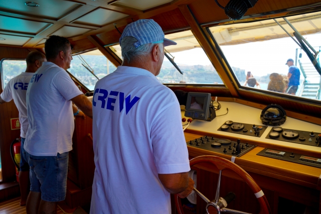  THE BLUE OCEAN CREW 
