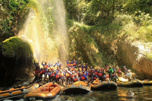 group before rafting 