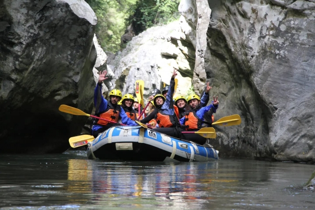 Packrafting Medium Trip auf dem Lao River 2 Stunden