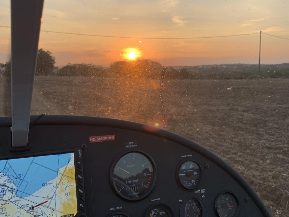 authentischer Flug auf den Ginosa -Feldern authentischer Flug auf den Ginosa -Feldern