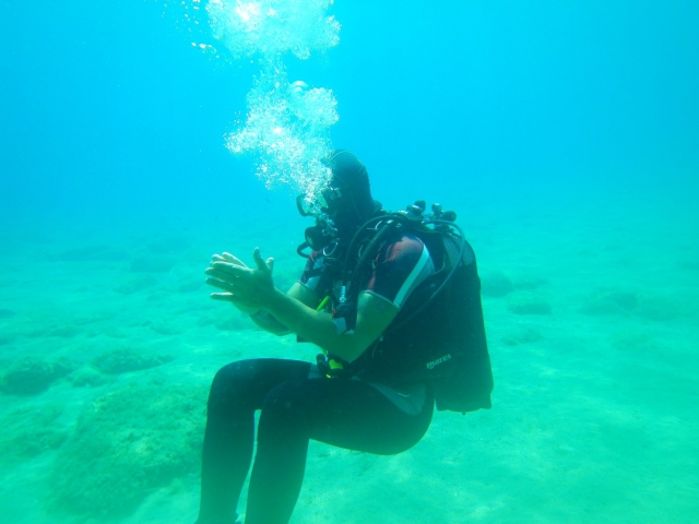  Under Water 