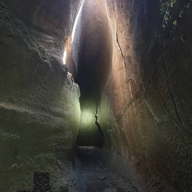 Innenraum der Höhle 