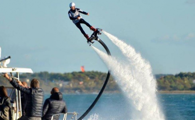 acrobazie sull'acqua