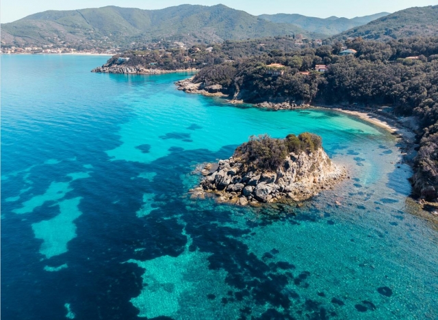 crystal clear waters of the island of Elba 