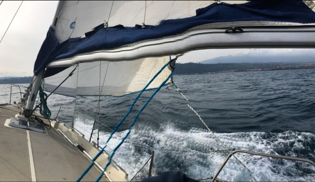  naviguant en mer
