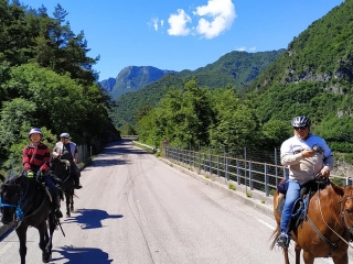 Excursion à cheval de deux heures à Toscolano Maderno