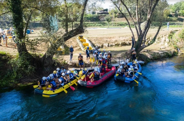 rafting with friends 