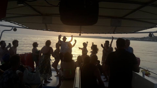 Dancing at sunset 