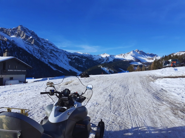  Montagnes enneigées