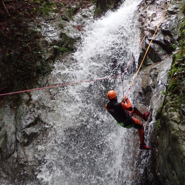 Scalando con le corde 